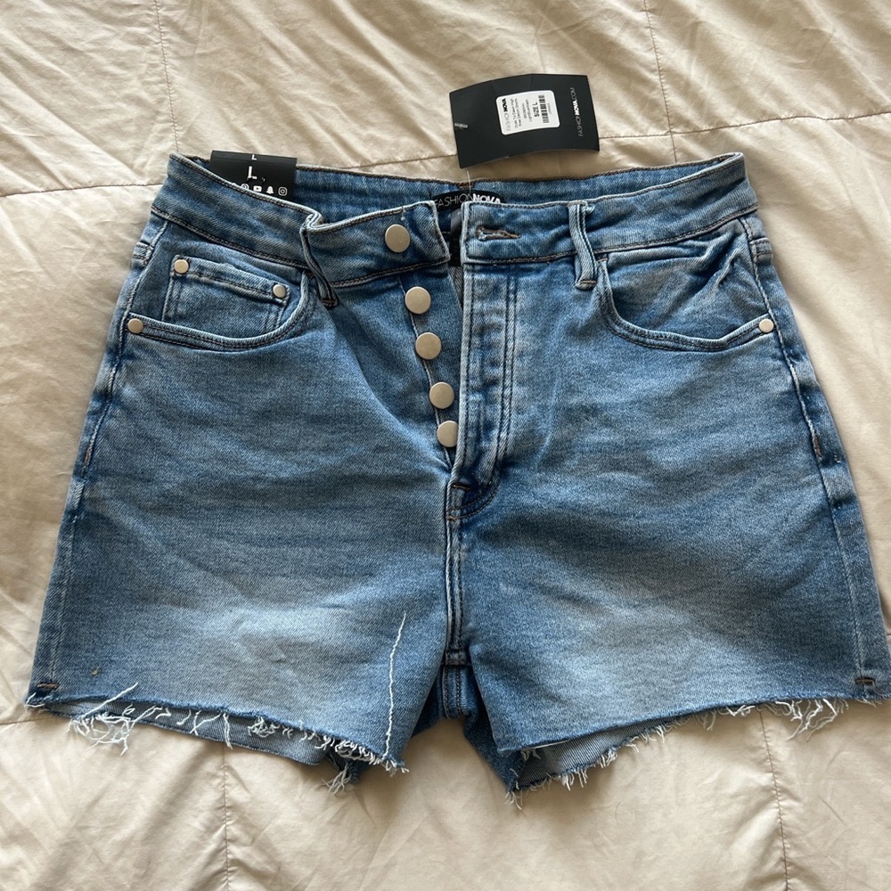 FASHIONOVA WOMENS SHORTS NEW WITH TAGS! 
SIZE L